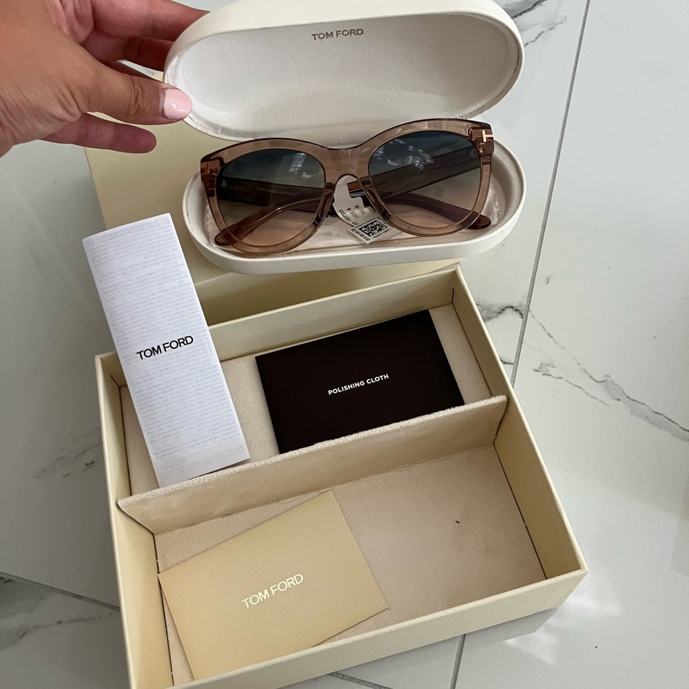 NWT Tom Ford Wallace 54MM Cat-Eye Sunglasses in brown gradient